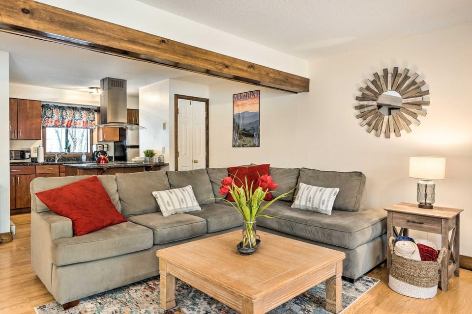 Hartford Escape w/ Fire Pit ~ 3 Mi to Ski & Golf! House in Quechee