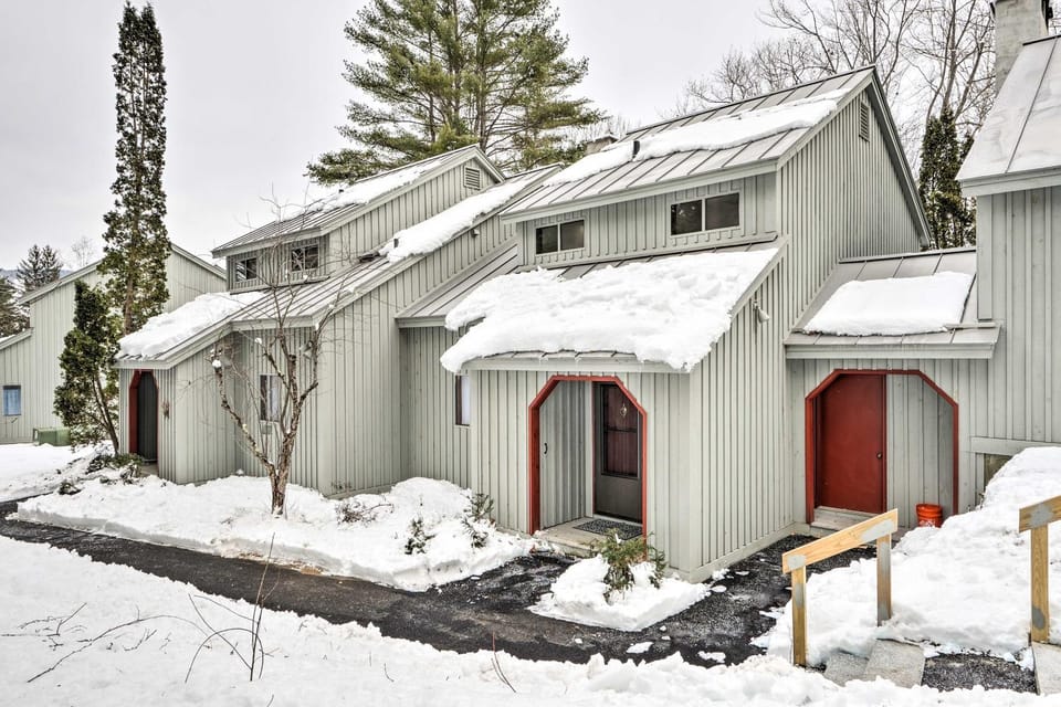 Hartford Escape w/ Fire Pit ~ 3 Mi to Ski & Golf! House in Quechee
