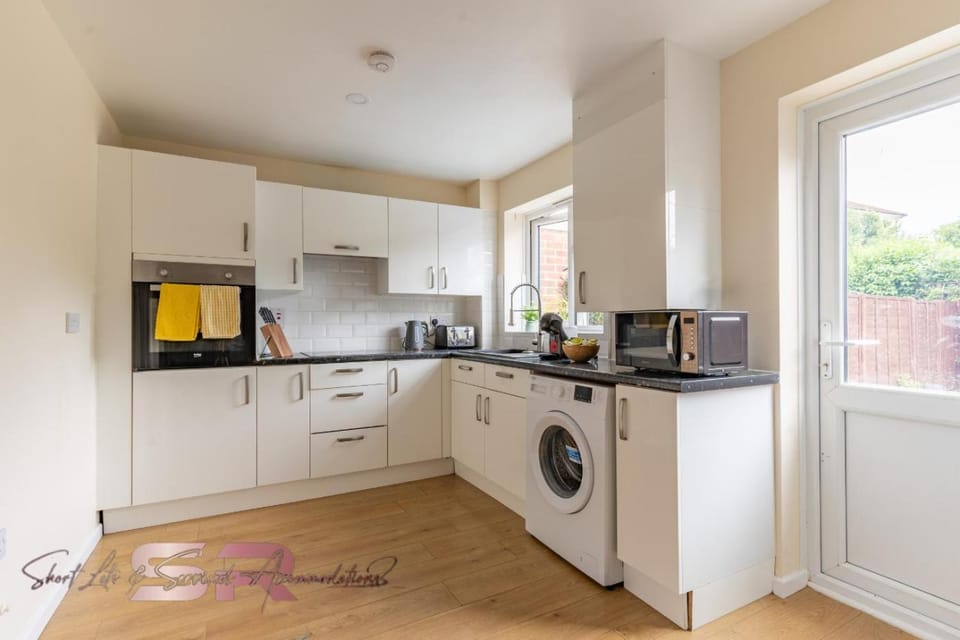 Coffee/tea facilities, Kitchen or kitchenette, dishwasher, oven, pet friendly, stove, toaster, washing machine, dryer, kitchen, kitchen