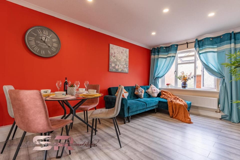 TV and multimedia, Living room, Decorative detail, Decorative detail, Seating area
