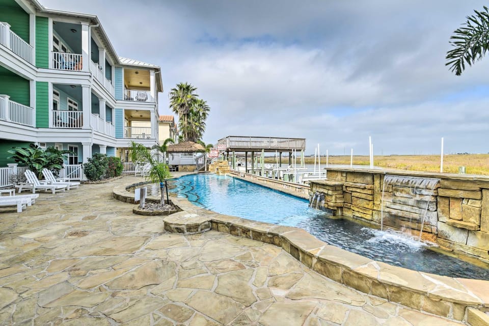 Corpus Christi Home w/ Golf Cart: Walk to Beach! House in North Padre Island