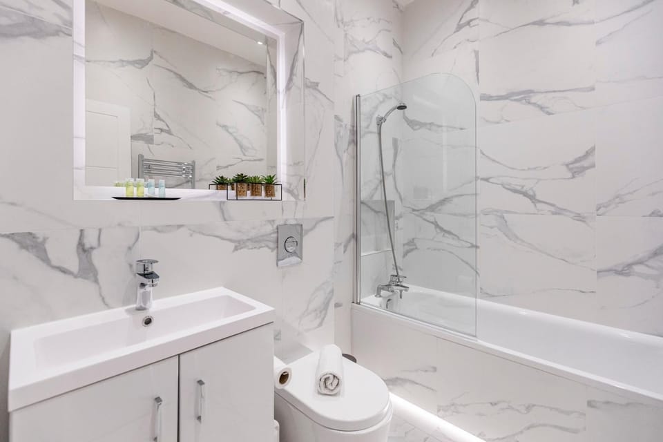 Shower, Toilet, Bathroom, Bath