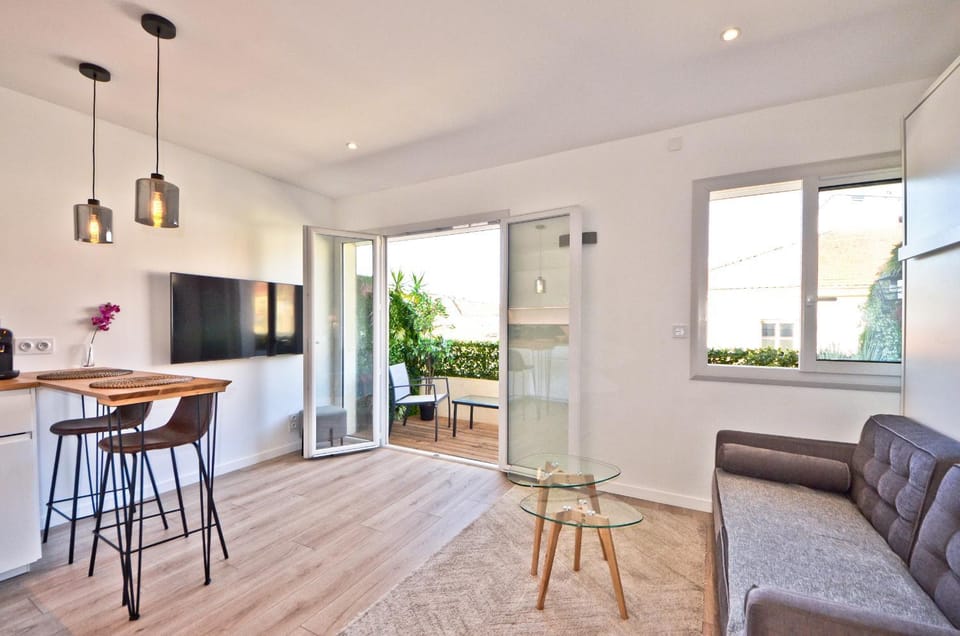 Kitchen or kitchenette, Living room, Dining area