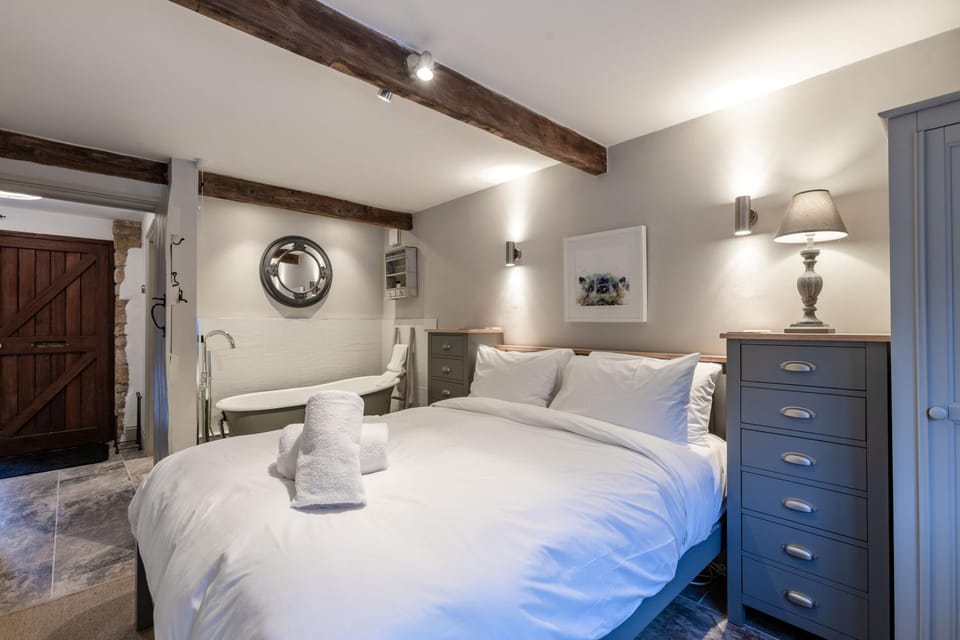 Bed, Bedroom, Bath