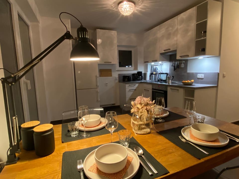 Coffee/tea facilities, Kitchen or kitchenette, Dining area, dishwasher, toaster