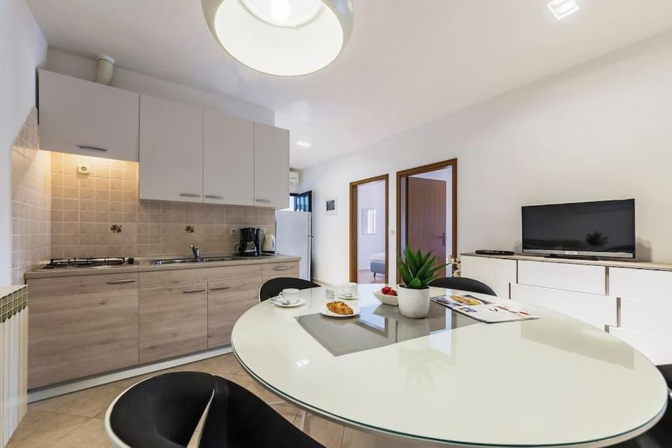TV and multimedia, Kitchen or kitchenette, Dining area