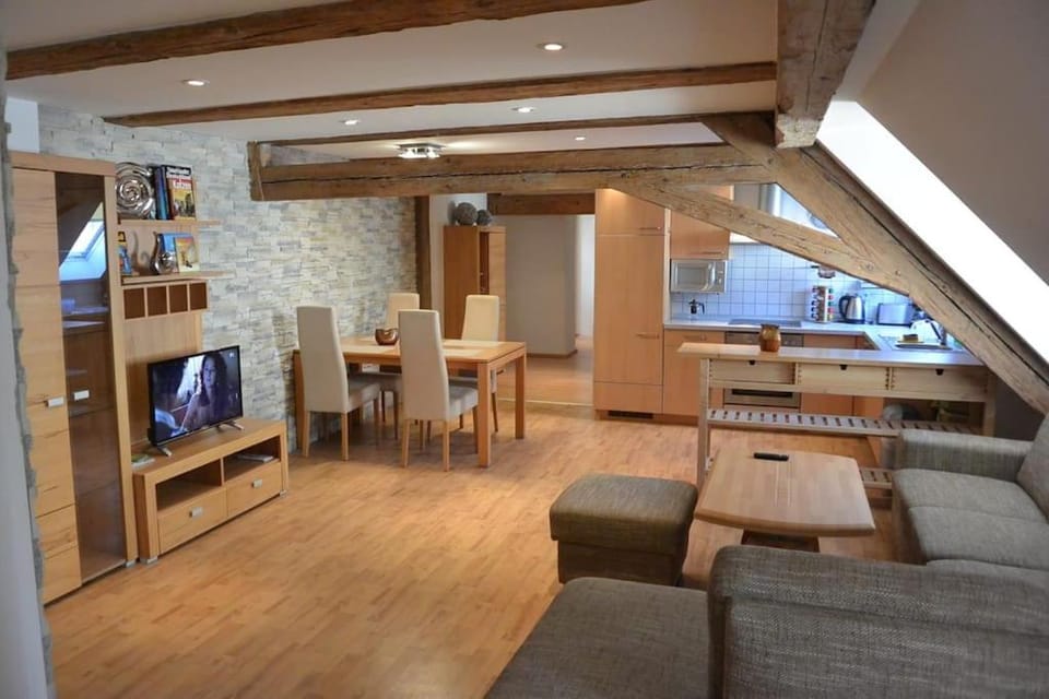 Kitchen or kitchenette, Living room, Seating area, Dining area