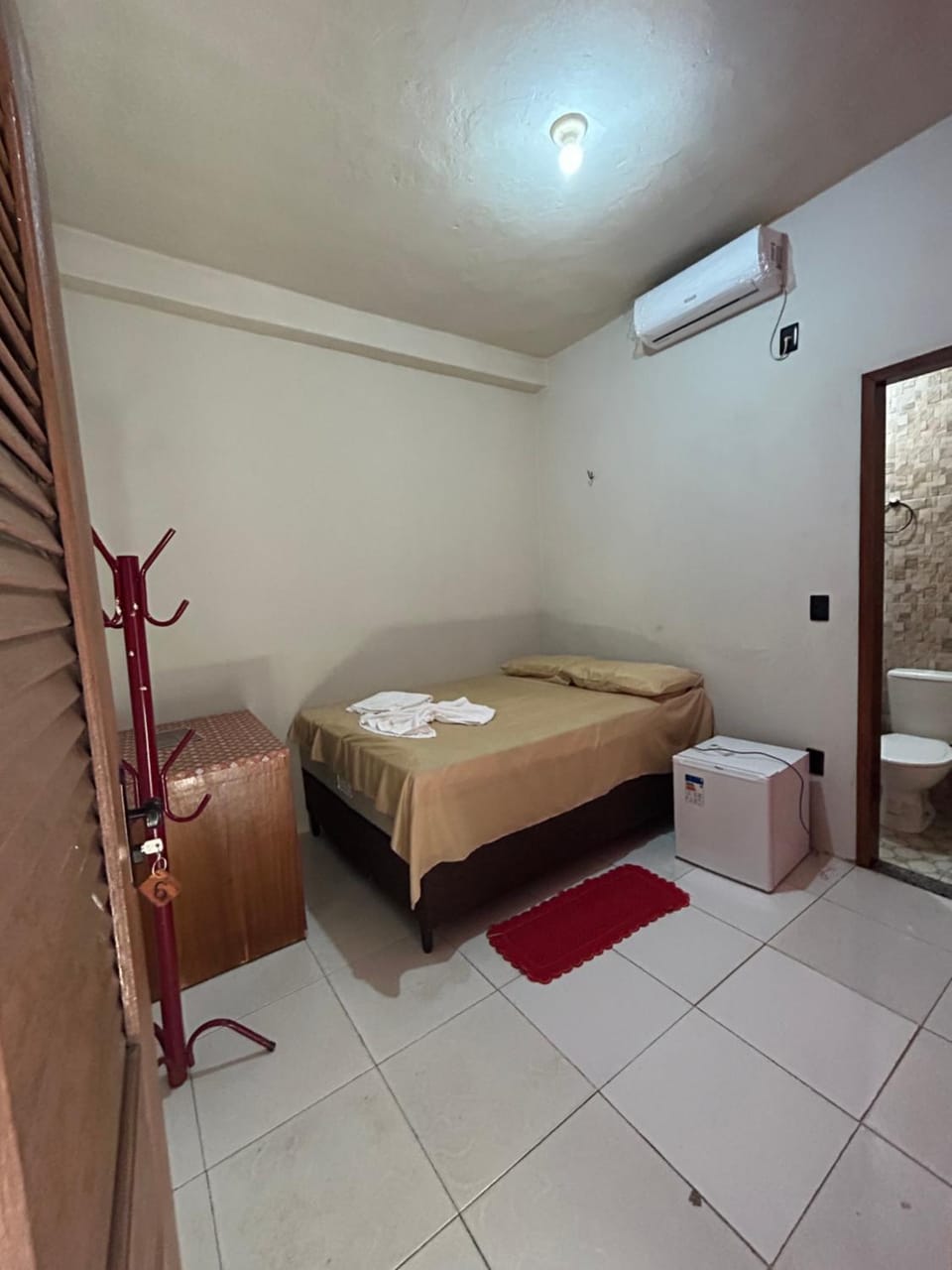 Bed, Bathroom, Photo of the whole room, Bedroom
