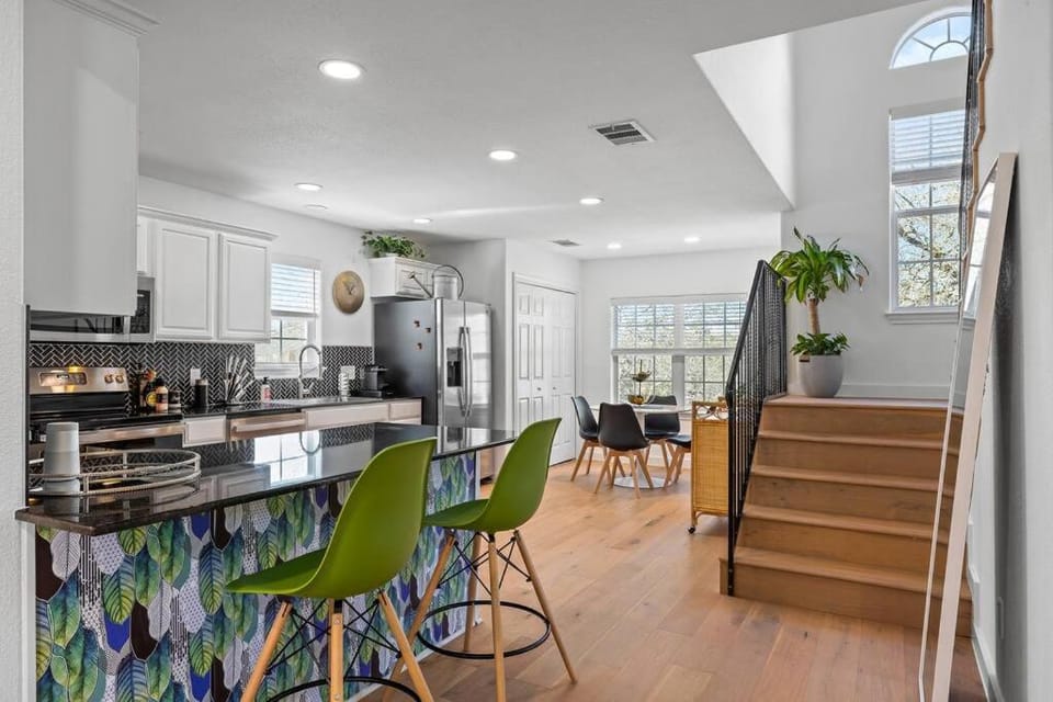 Zen Austin Home with a Cozy Tree House House in Lake Austin