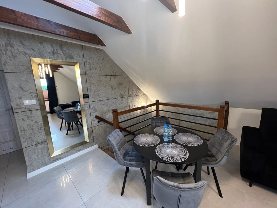 APARTAMENT PIEKOSZOWSKA Targi Domek Parking Apartment in Poland