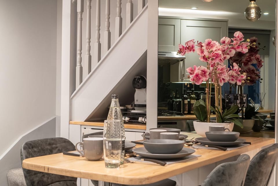 Seating area, Dining area