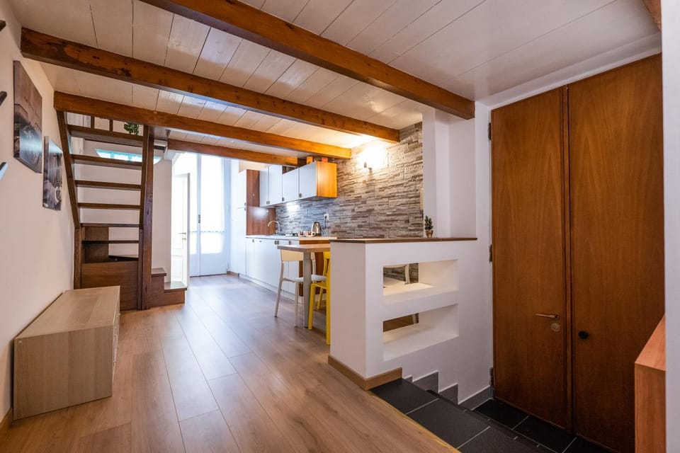 Dining area, kitchen