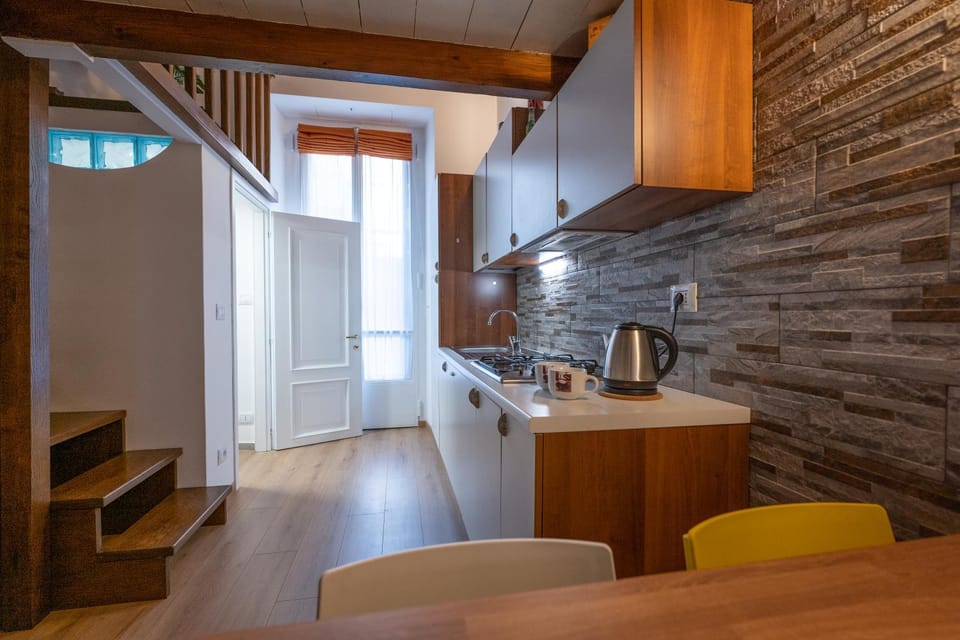 Coffee/tea facilities, Dining area, kitchen