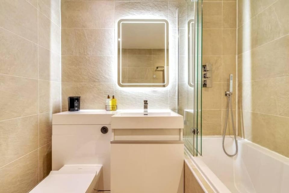 Lovely 2 Bedroom Garden Flat in trendy West End Apartment in Glasgow