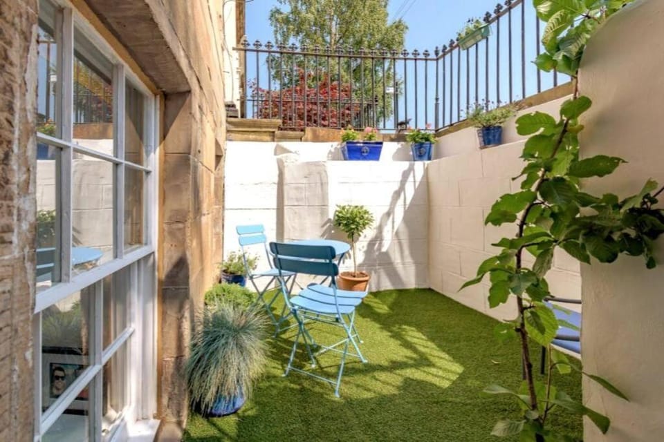 Lovely 2 Bedroom Garden Flat in trendy West End Apartment in Glasgow