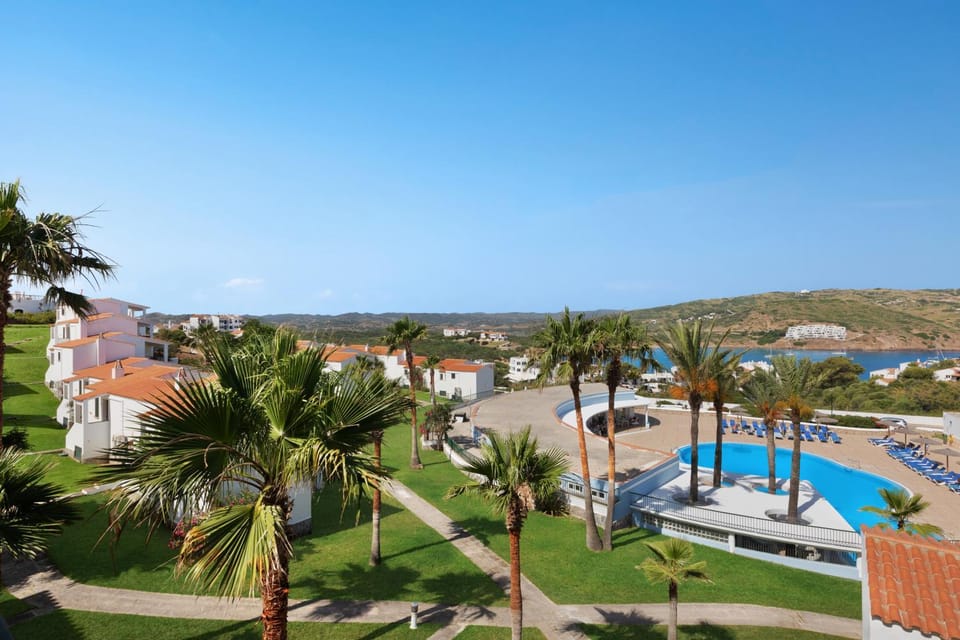 Property building, Natural landscape, Mountain view, Pool view, Sea view, Swimming pool