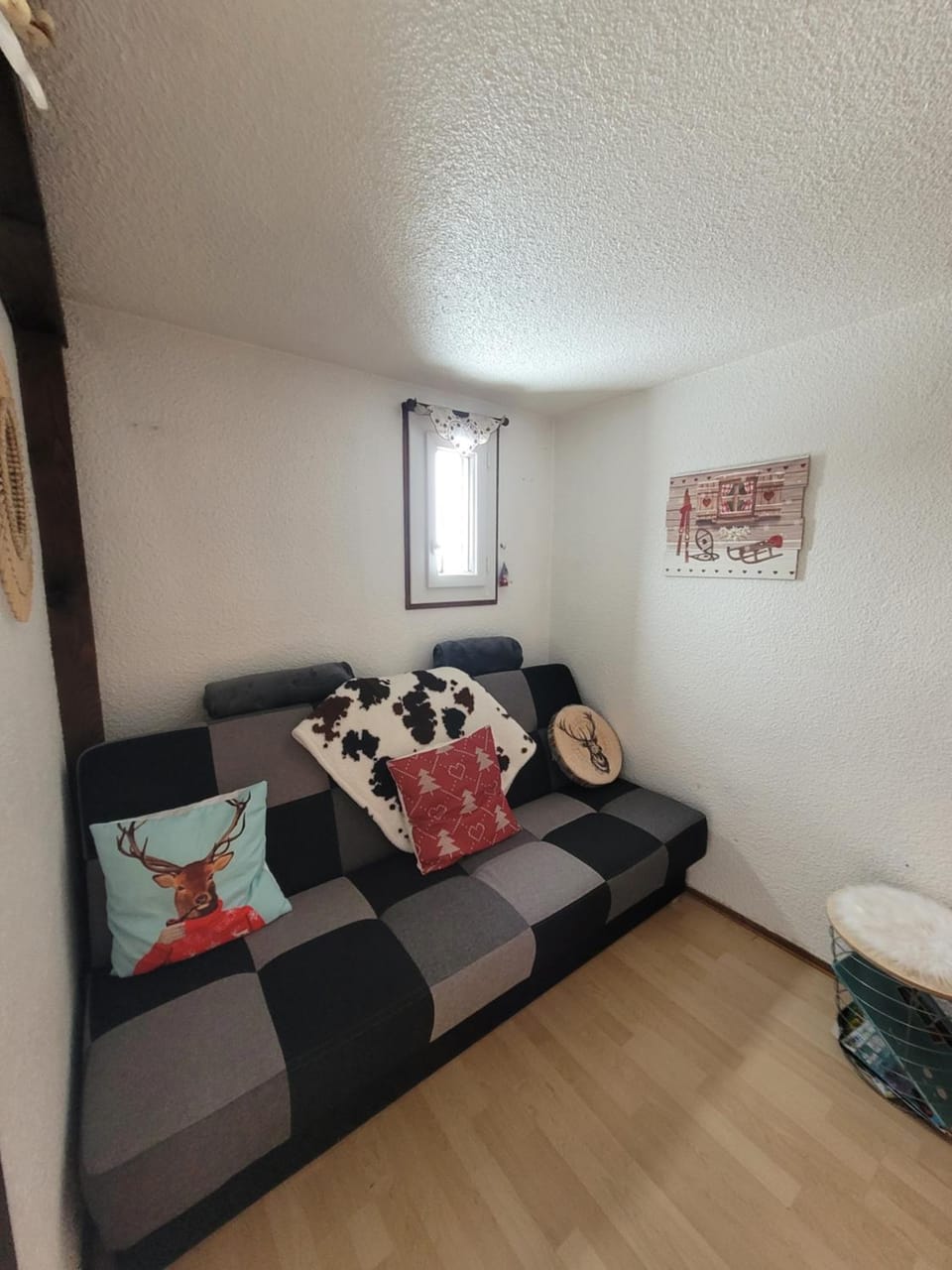 Bed, Living room