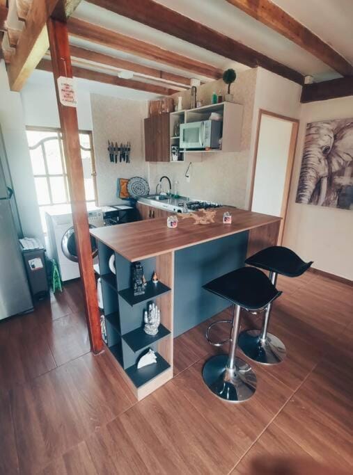 Kitchen or kitchenette, Living room, Seating area, Dining area, stove