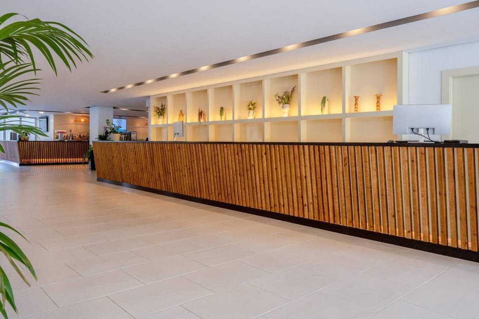 Facade/entrance, Lobby or reception, Lounge or bar, Drinks