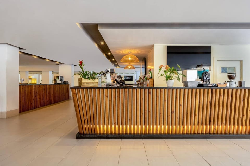 Coffee/tea facilities, Lobby or reception, Lounge or bar, Drinks