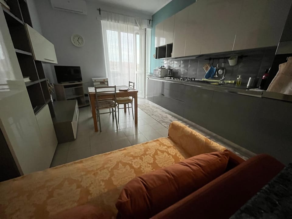 Kitchen or kitchenette, Living room, Seating area, oven, stove
