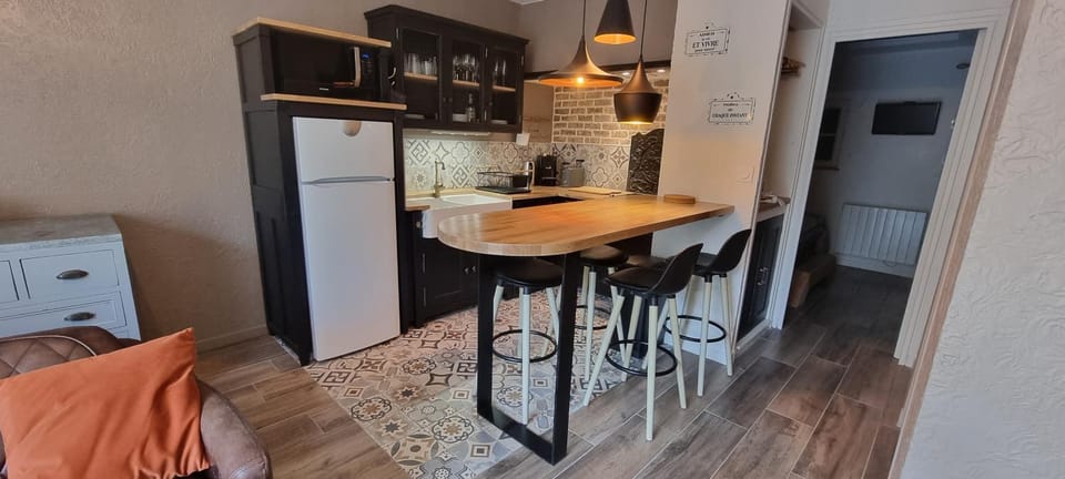Coffee/tea facilities, Dining area, dishwasher, minibar, pet friendly, stove, toaster, wardrobe