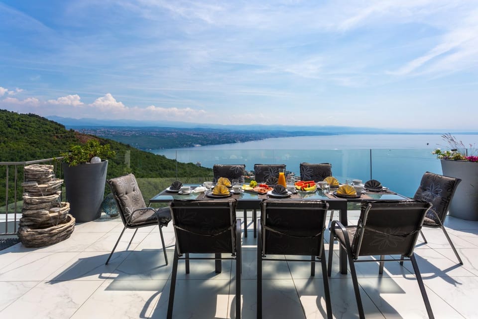 Day, Natural landscape, Summer, BBQ facilities, Balcony/Terrace, Balcony/Terrace, Seating area, Dining area, Mountain view, Sea view