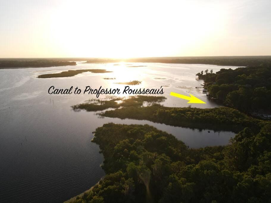 Professor Rousseau's Tiki Hideaway Apartment in Florida