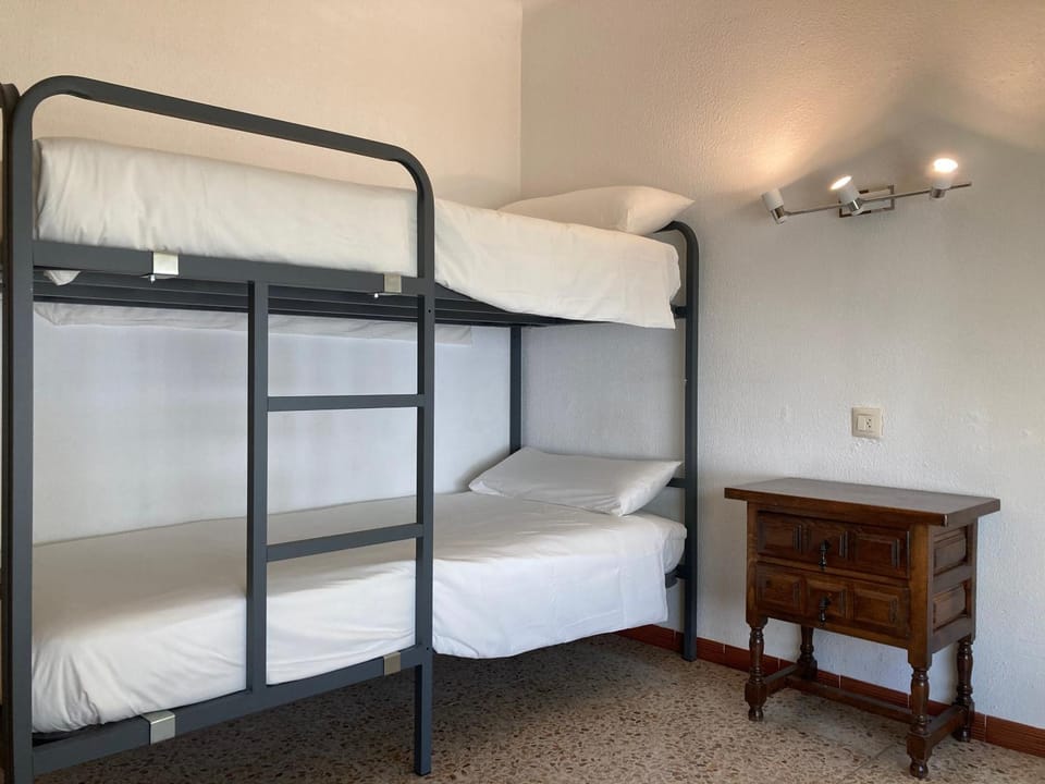 Bedroom, bunk bed