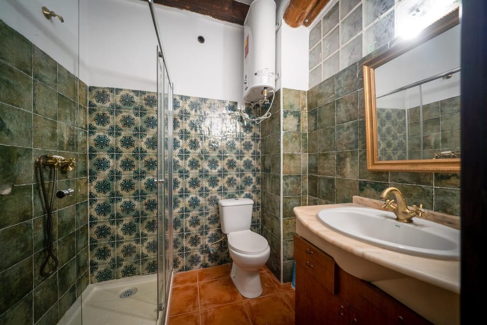 Shower, Toilet, Bathroom, Balcony/Terrace