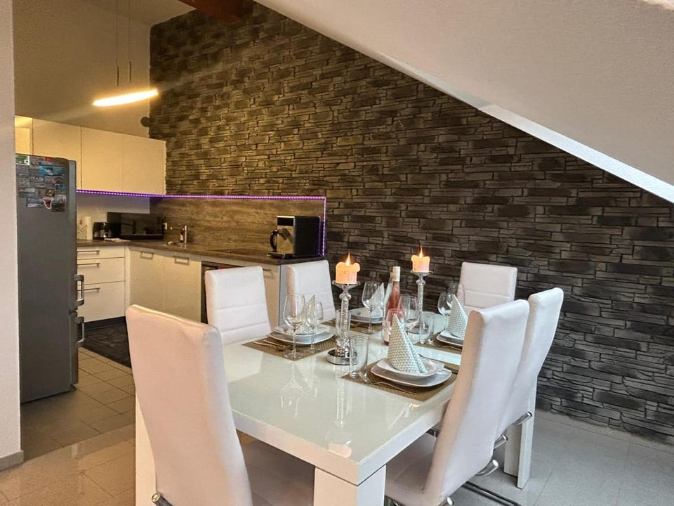Dining area, Food, minibar, pet friendly, stove