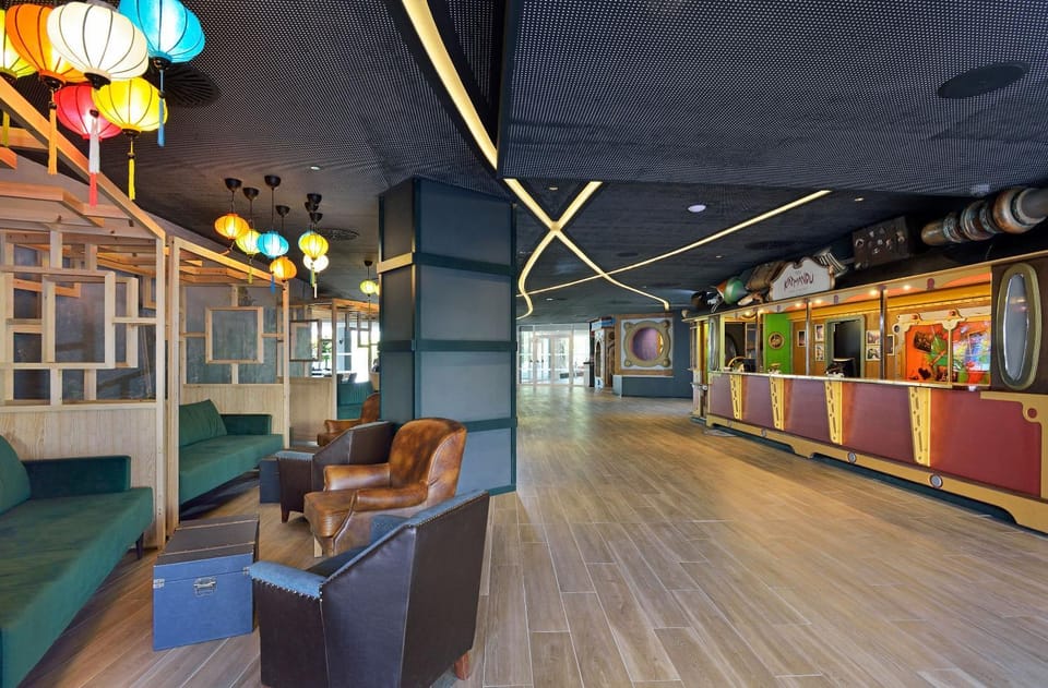 Facade/entrance, Lobby or reception, Entertainment