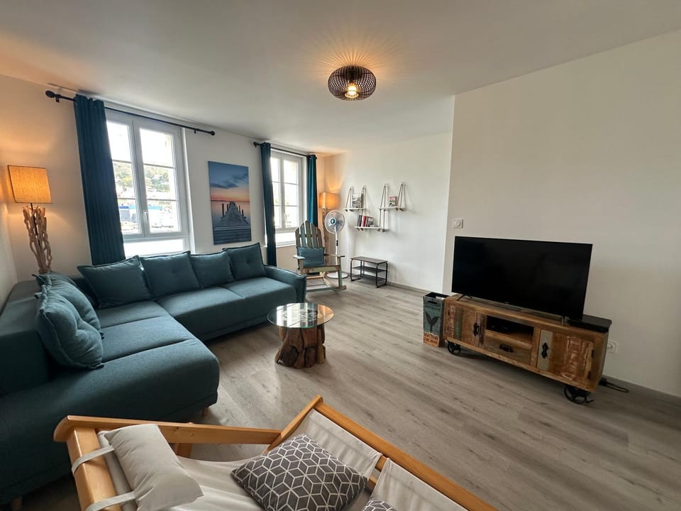 Communal lounge/ TV room, TV and multimedia, Living room