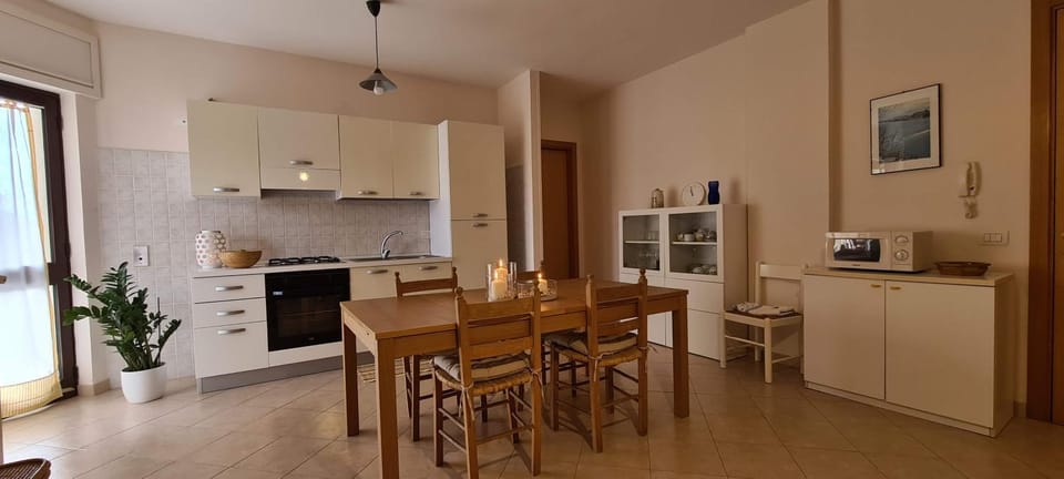 Kitchen or kitchenette, pet friendly, stove