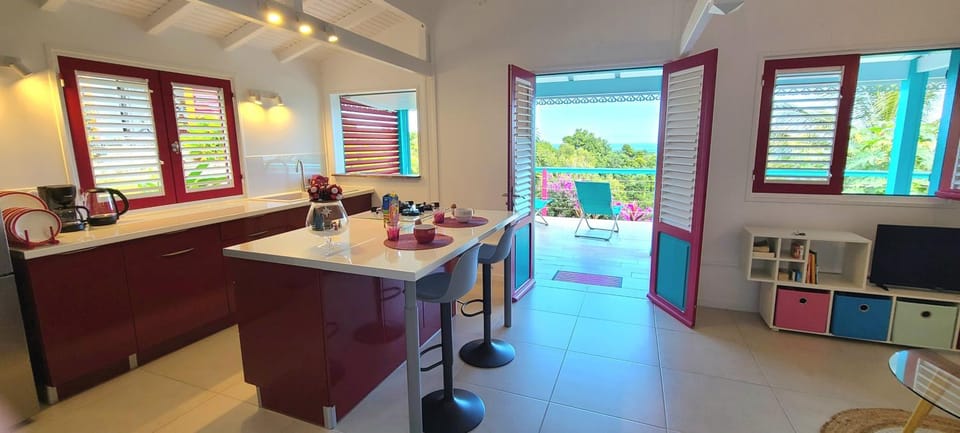 TV and multimedia, Coffee/tea facilities, Dining area, Sea view, internet, storage, stove, kitchen