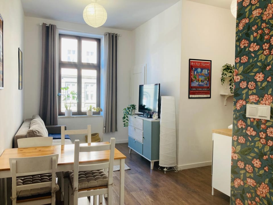 Communal lounge/ TV room, TV and multimedia, Kitchen or kitchenette, Dining area