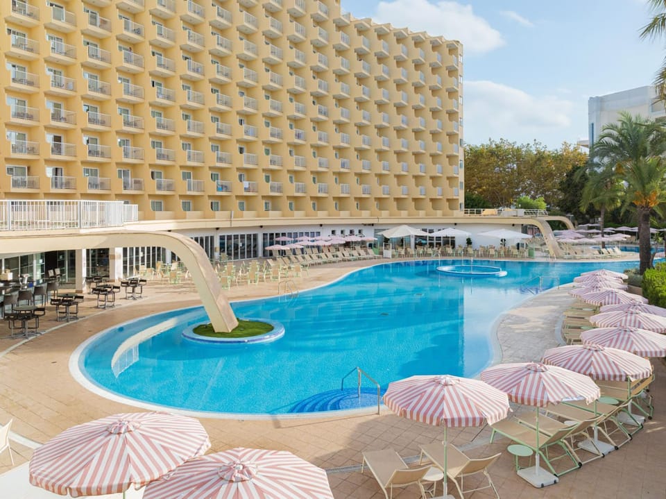 Garden, Balcony/Terrace, Lounge or bar, Dining area, Swimming pool