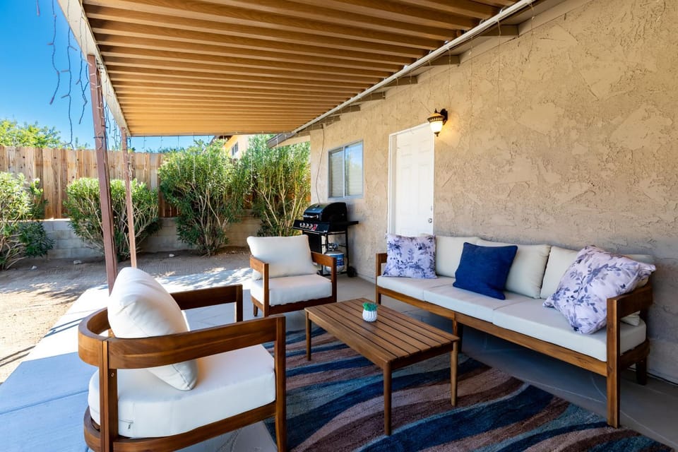 Eternity's Edge - Hike to JTNP, Private, Modern House in Twentynine Palms