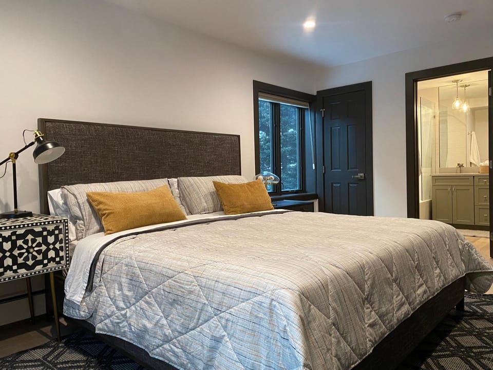 3Bdr in the heart of lions head Ski locker Apartment in Vail
