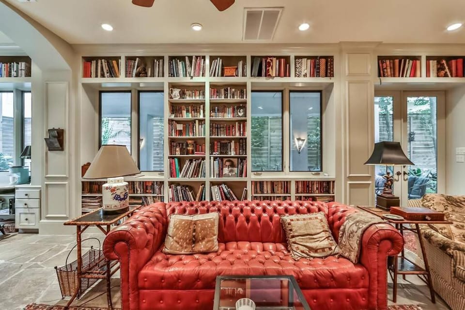 Library, Living room, Seating area