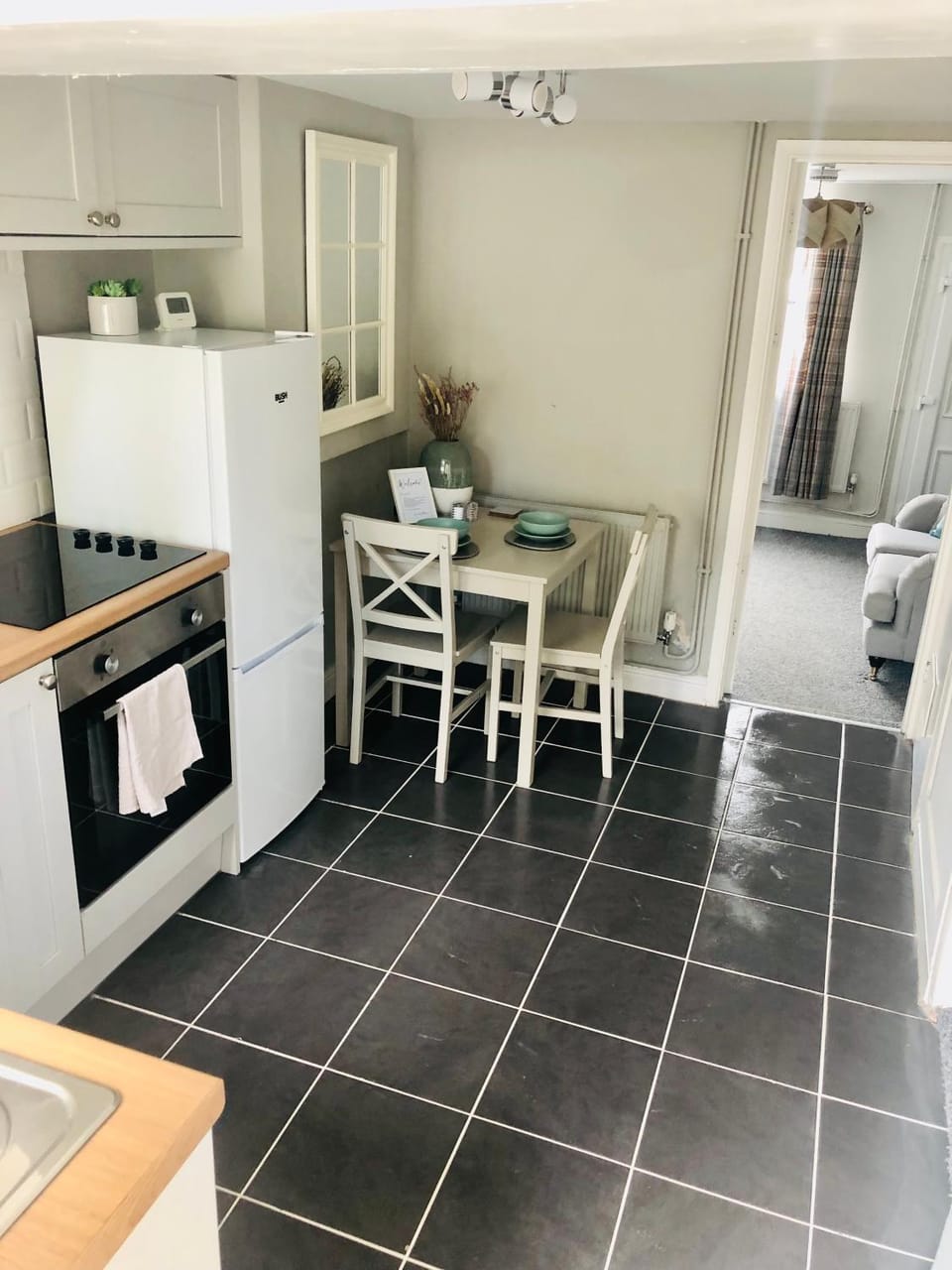 Kitchen or kitchenette, Dining area, oven, pet friendly, stove