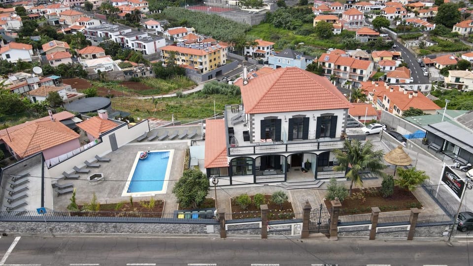 Property building, Bird's eye view, Street view, Swimming pool, Location