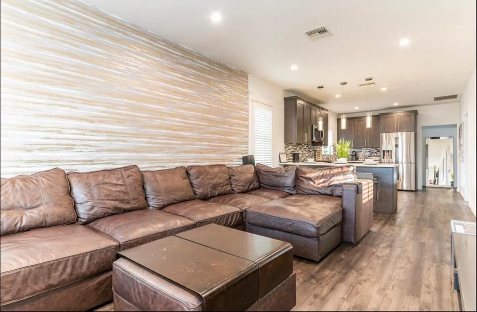 Kitchen or kitchenette, Living room, Seating area, minibar