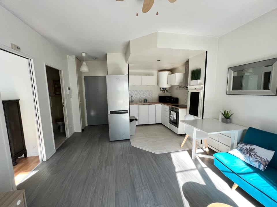 Kitchen or kitchenette, Living room, Seating area, Dining area, minibar, pet friendly, stove