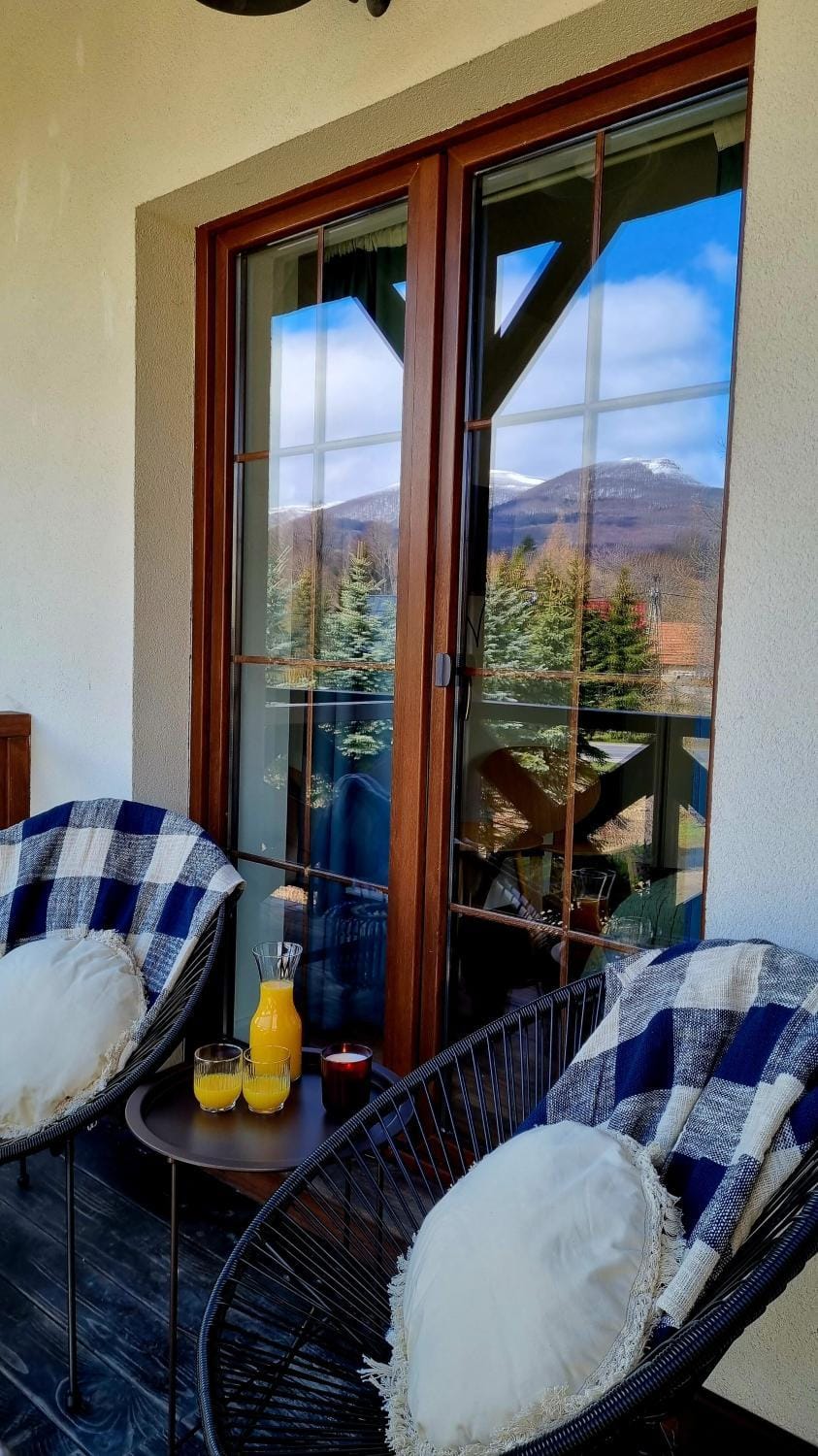 Patio, Day, View (from property/room), Balcony/Terrace, Seating area, Mountain view