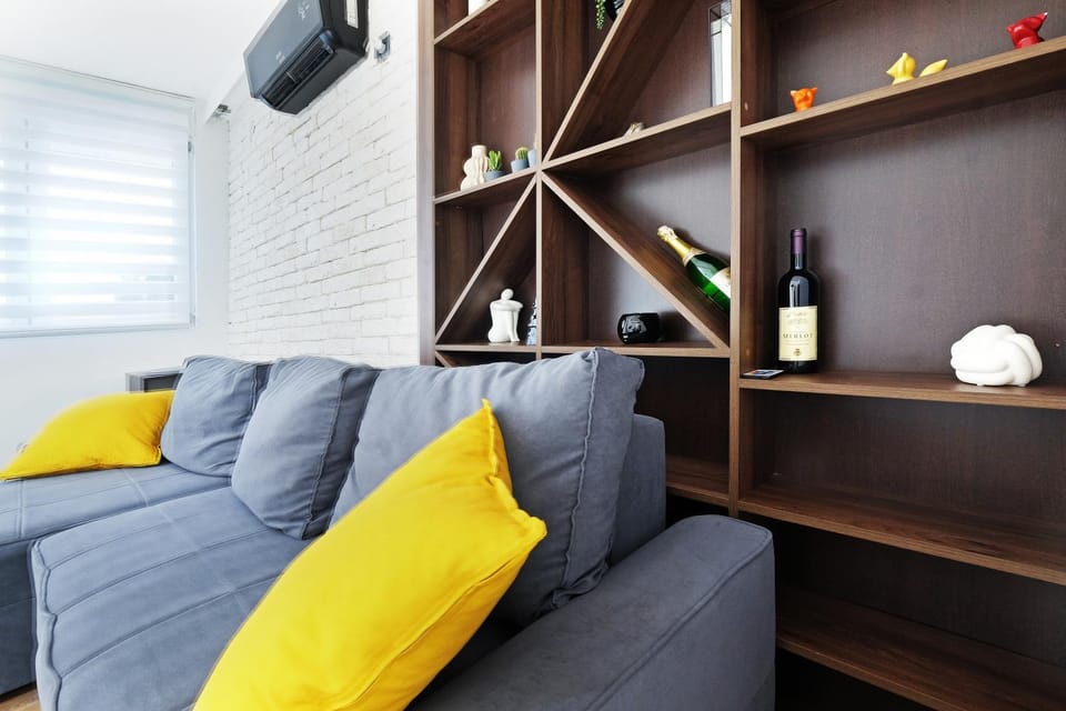 Day, Living room, Decorative detail, Seating area