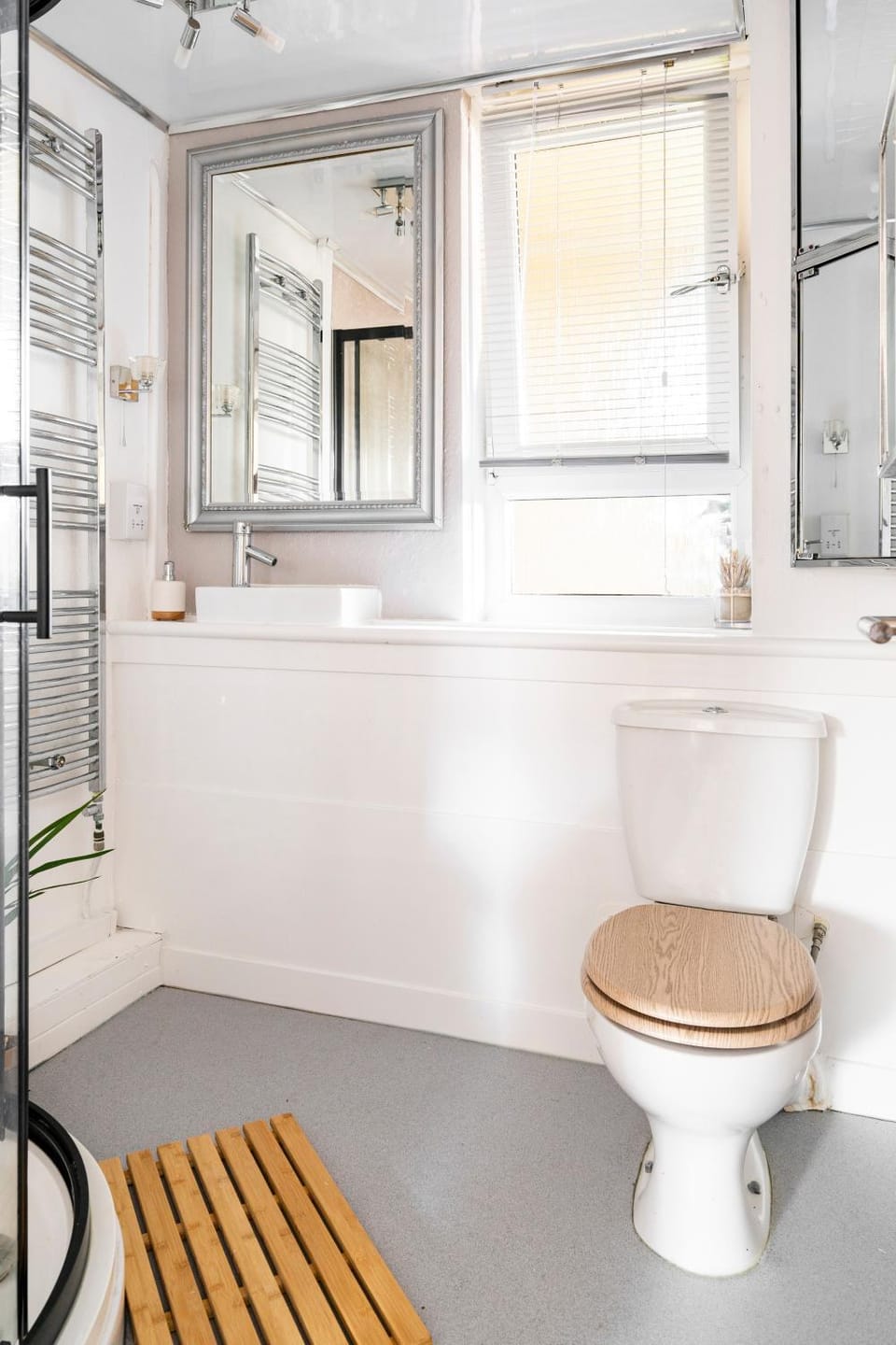 Shower, Toilet, Bathroom, Photo of the whole room