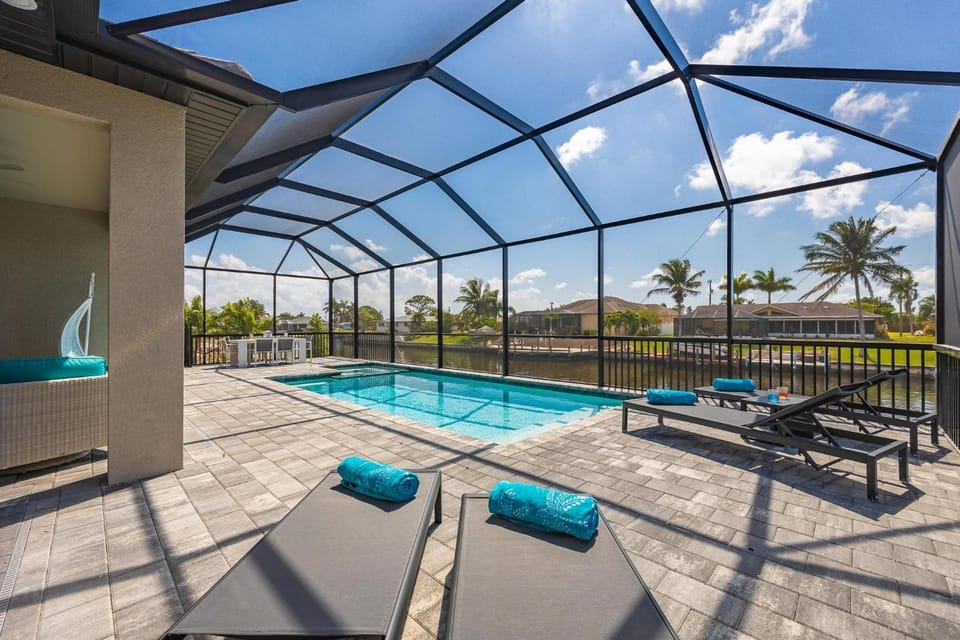 Waterfront w pool & hot tub - Villa Azure - Roelens Vacations House in Cape Coral