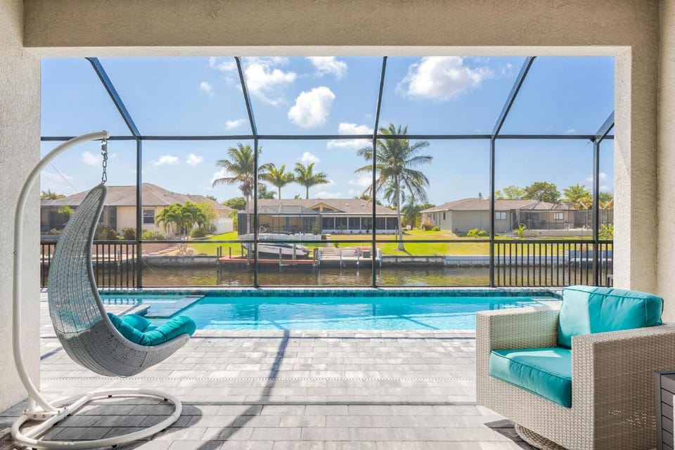Waterfront w pool & hot tub - Villa Azure - Roelens Vacations House in Cape Coral