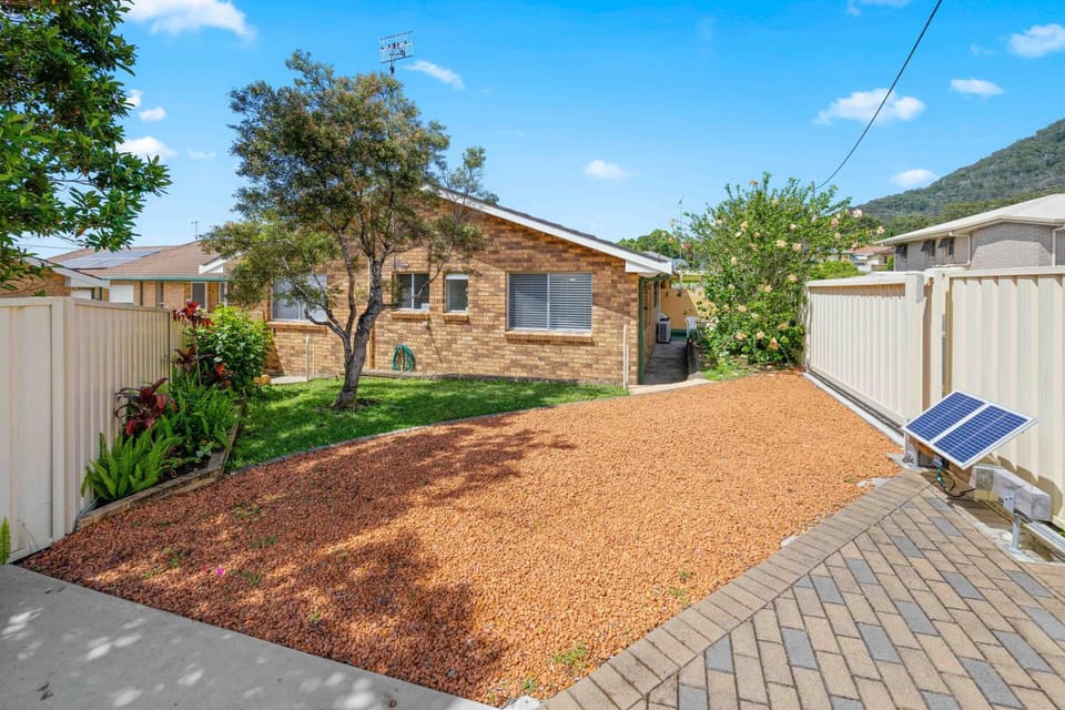 Property building, Spring, Day, Natural landscape, Garden, Garden view, Mountain view, Parking